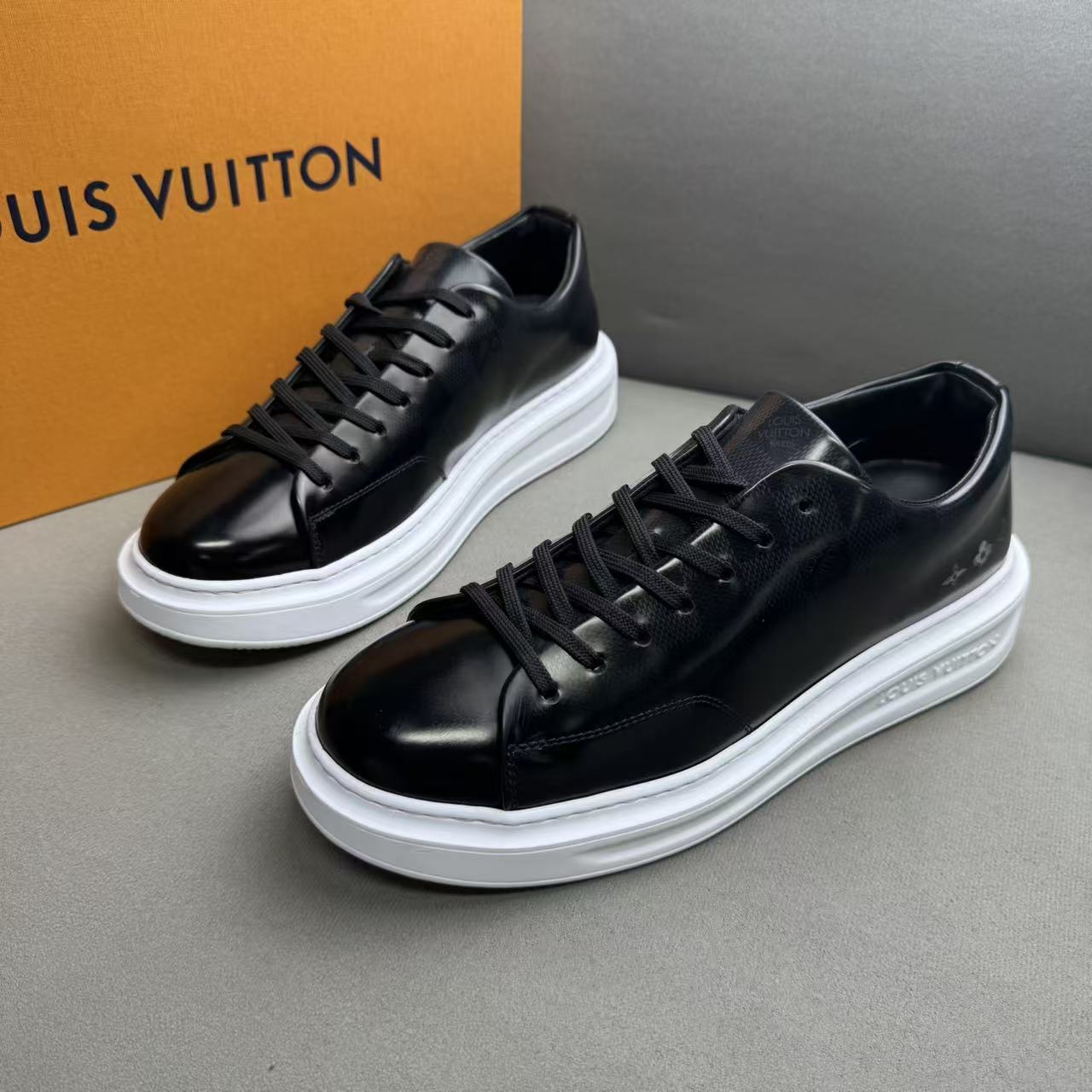 95新 LouisVuitton/路易威登 黑色亮面皮革棋盘格松糕鞋 39.5码