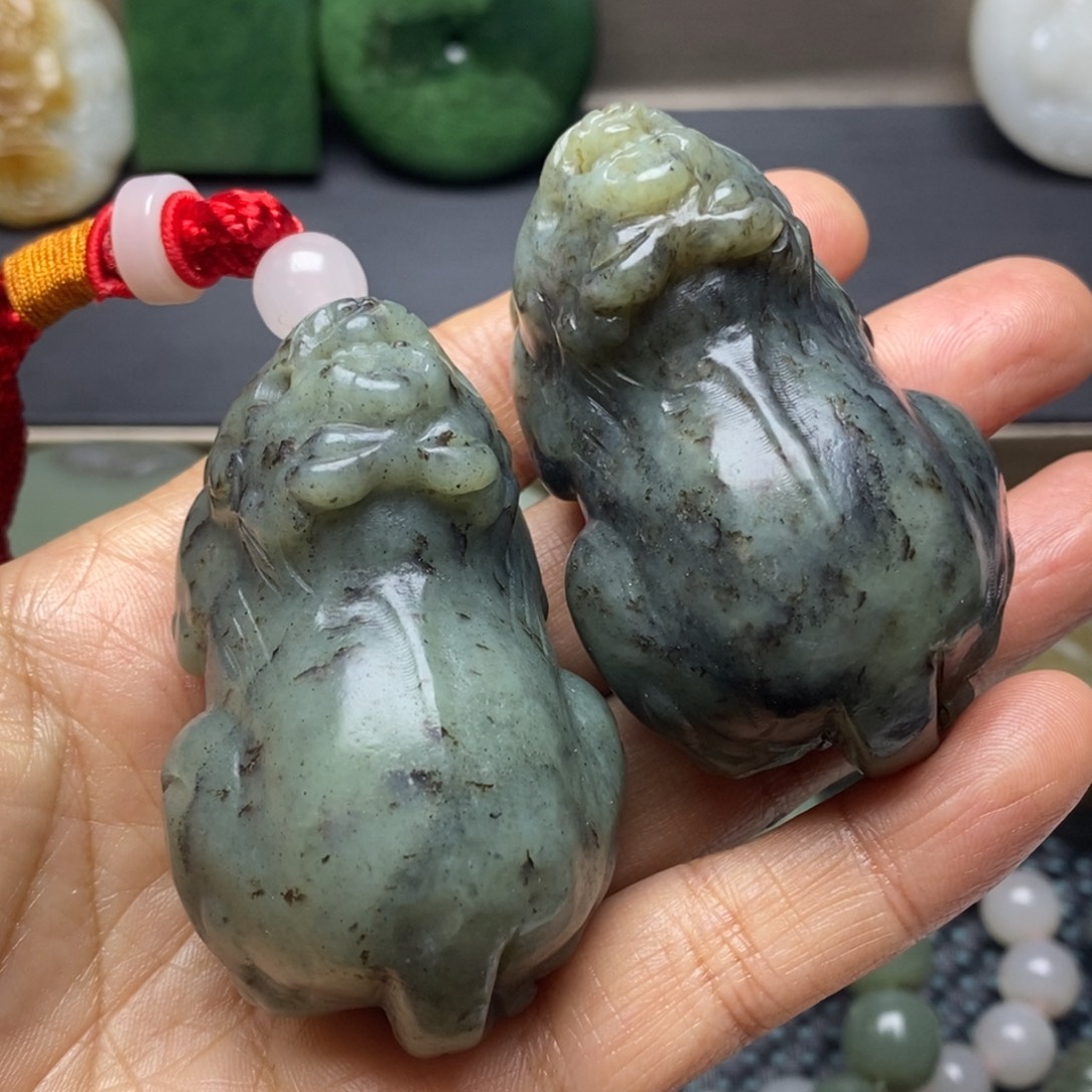 黄***师和田玉未镶嵌颈饰