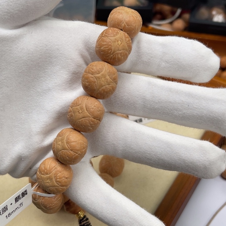 昀***）手串凤眼菩提四星麒麟18毫米头货