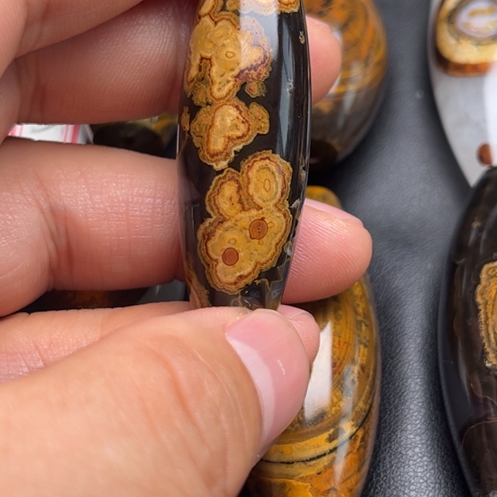 登***路石英岩玉合金颈饰