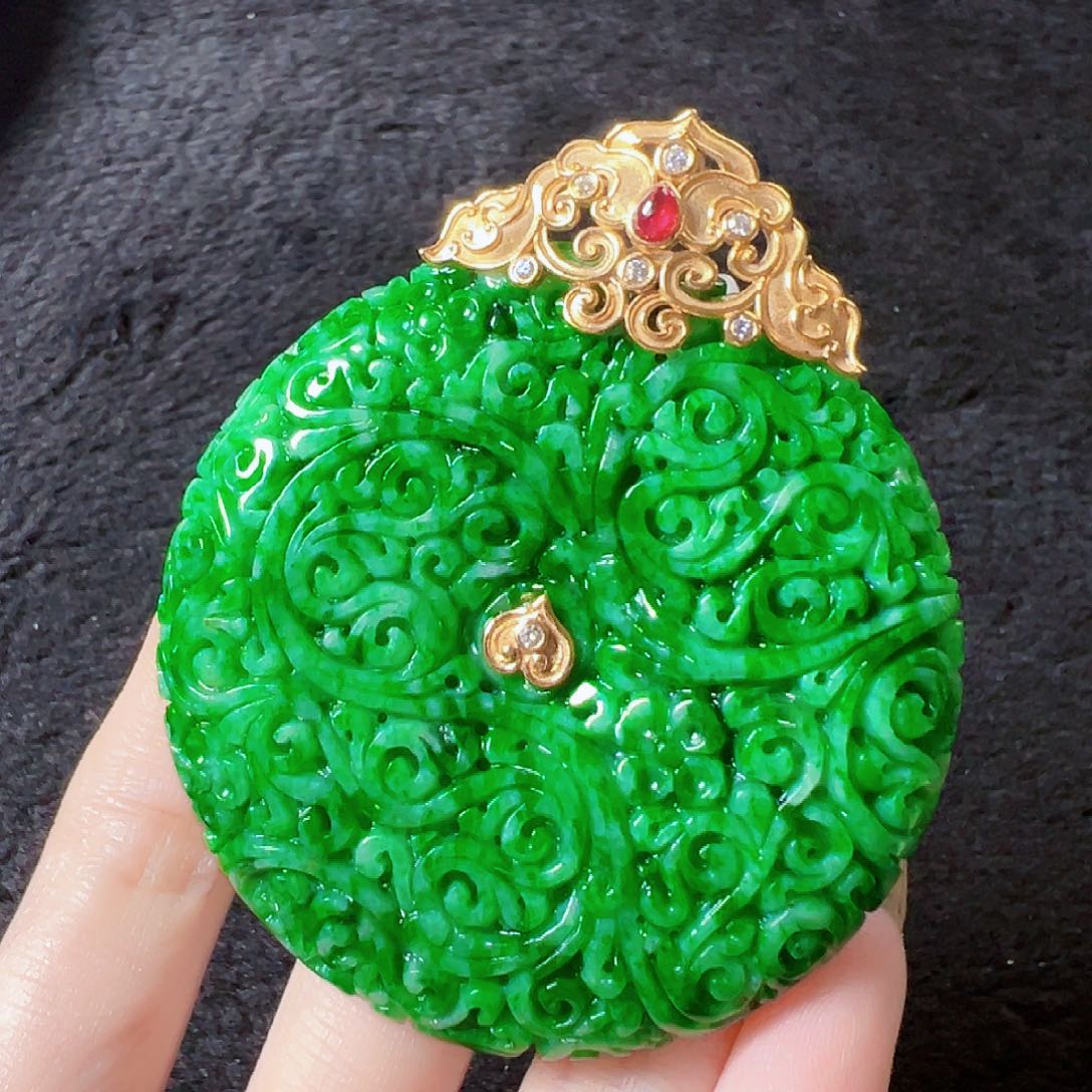 翡翠颈饰18K金镶嵌签收后24小时鉴赏期，过时不退