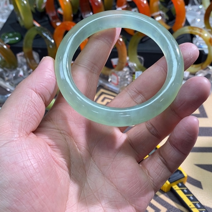 透闪石-蛇纹石玉未镶嵌手镯