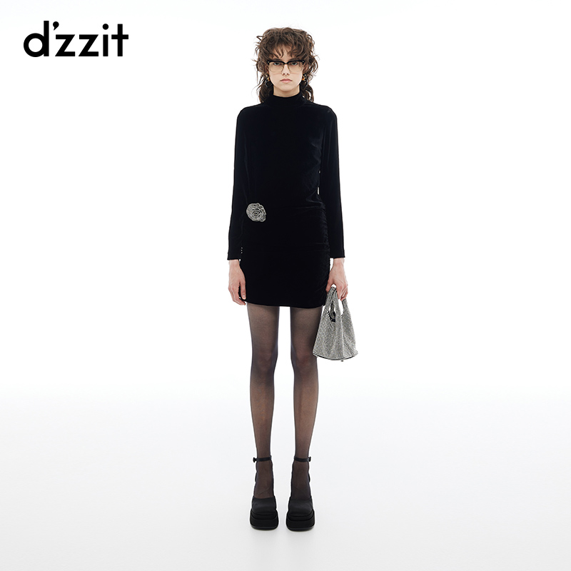 【陈嘉尔专属】dzzit地素连衣裙冬季玫瑰钻饰胸针长袖丝绒短裙女3I4