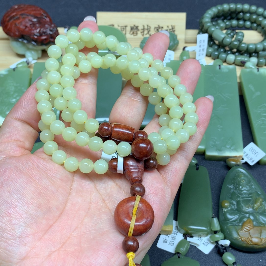 岫岩老玉（透闪石质玉）颈饰未镶嵌