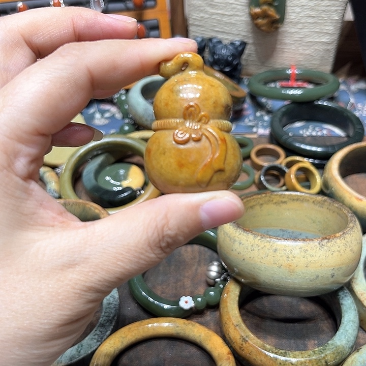 蛇纹石玉吊坠未镶嵌?**?