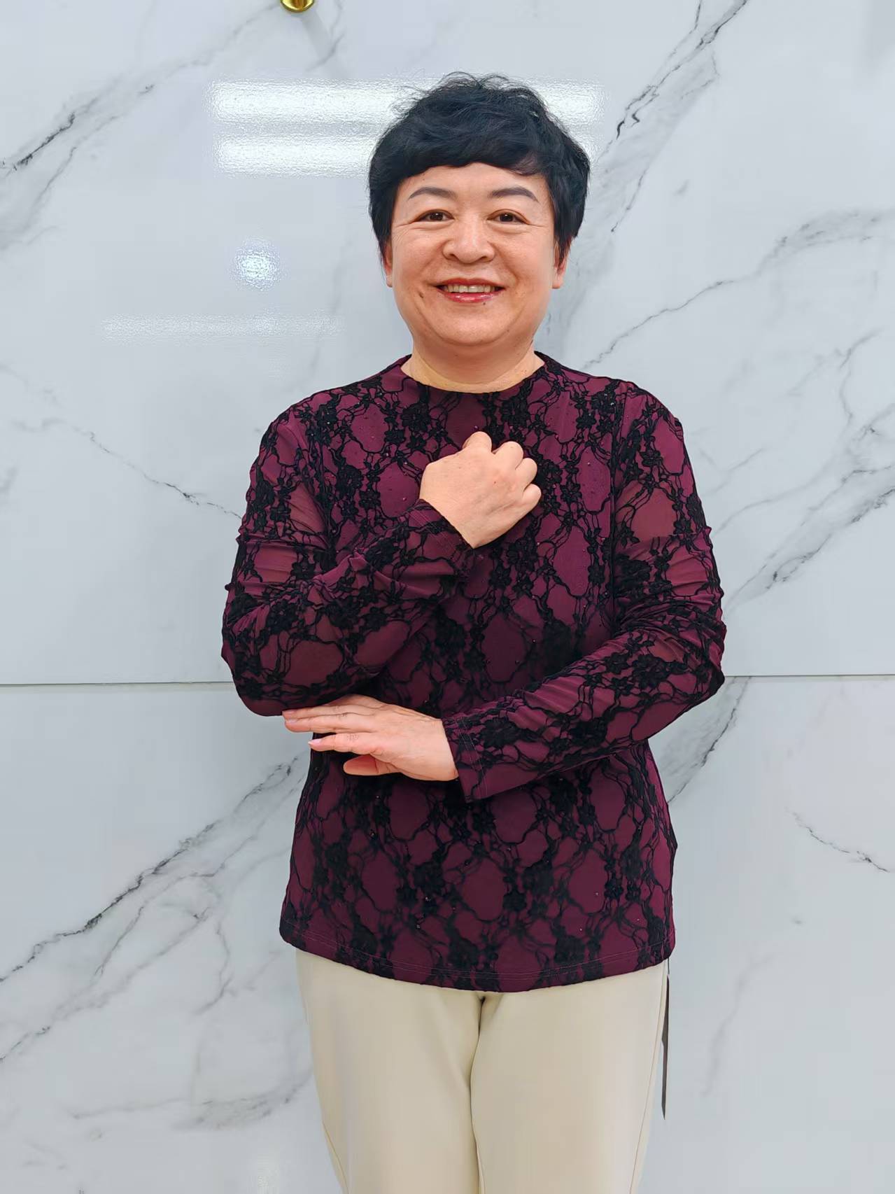 821秋季长袖打底衫圆领常规款宽松型常规中老年女装气质镶钻
