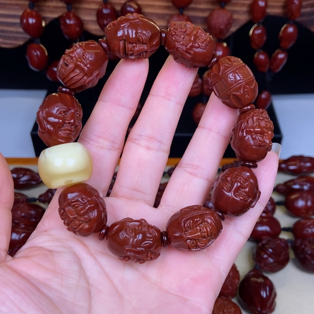吊坠橄榄核须派罗汉