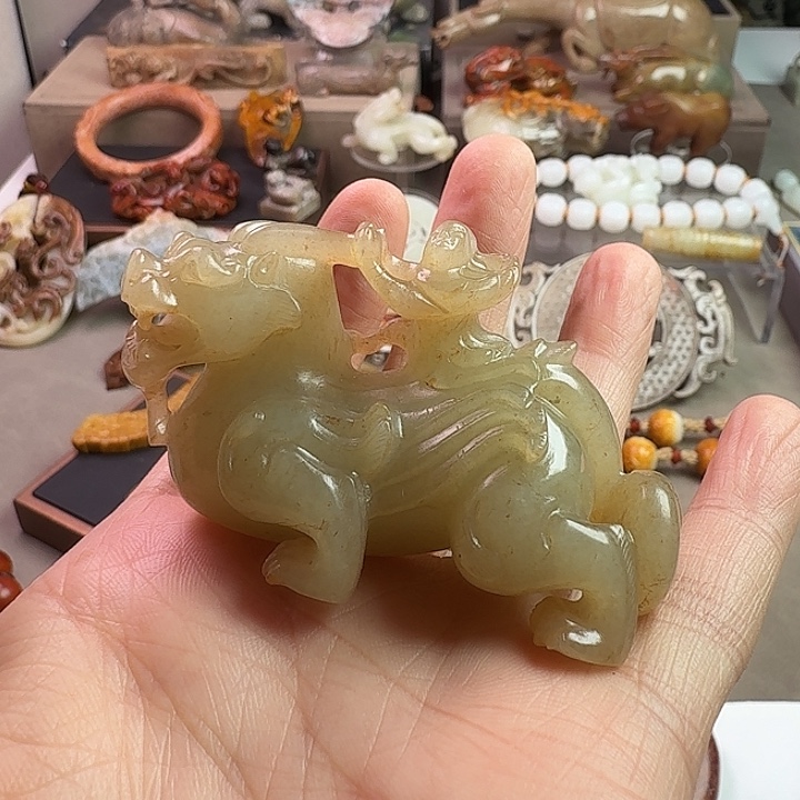 用***5和田玉（糖玉）未镶嵌颈饰