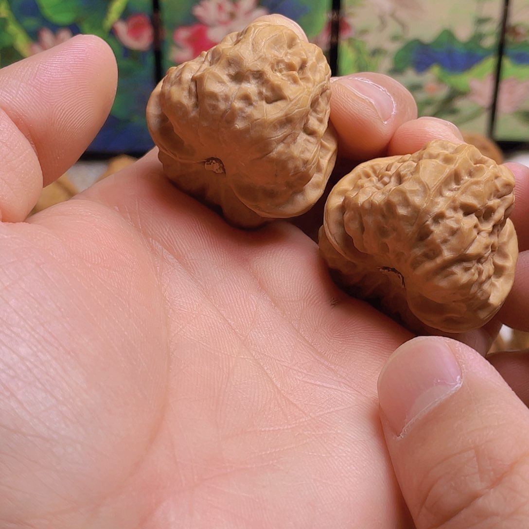 文玩核桃吊坠蛤蟆山地红皮