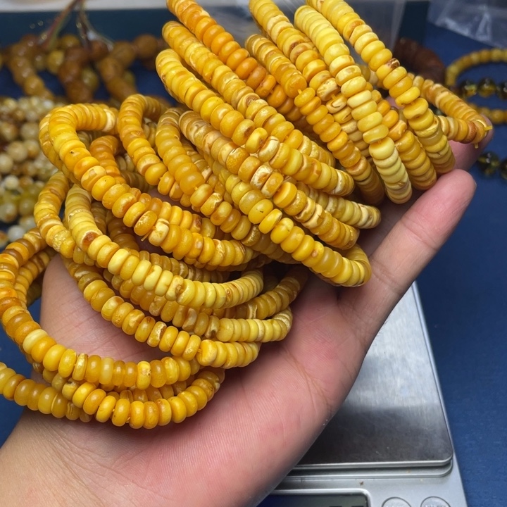 未镶嵌琥珀珠宝奇石