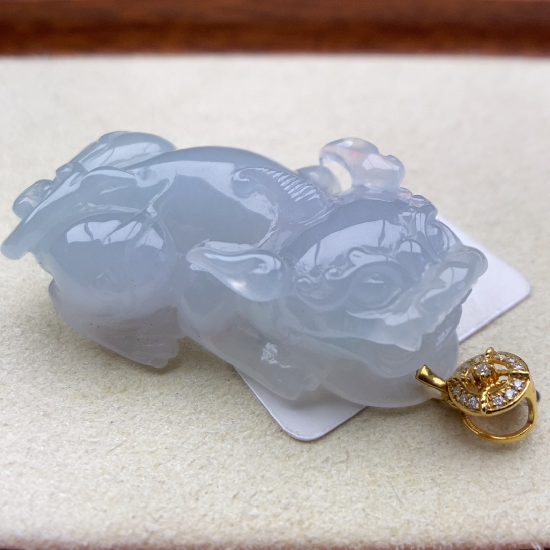 翡翠18K金镶嵌颈饰吊坠