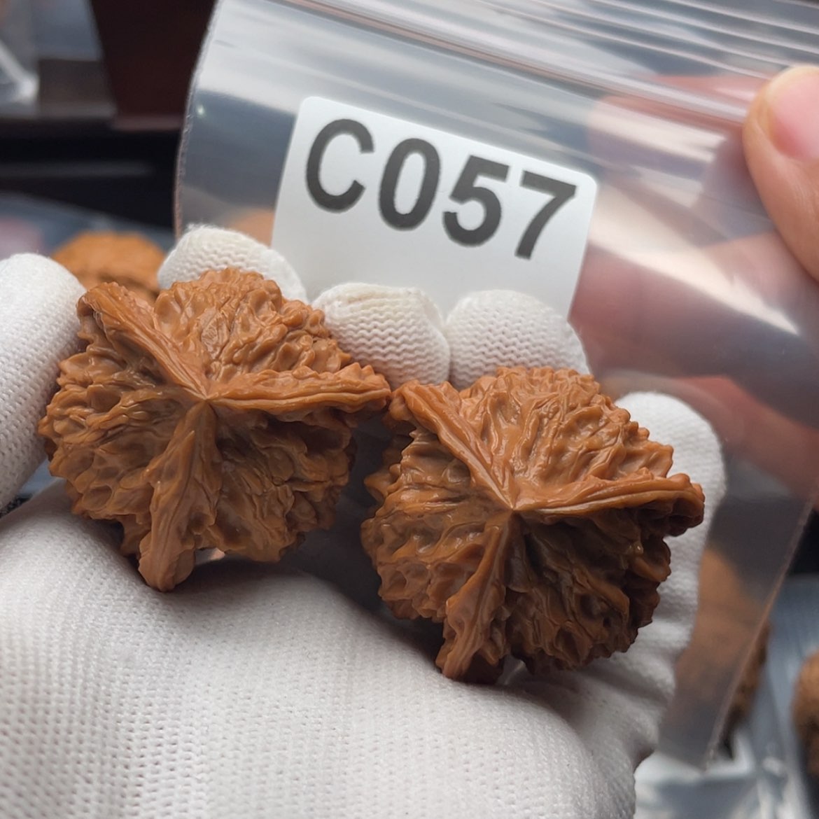 【闪购商品】文玩核桃吊坠C057三棱奔38