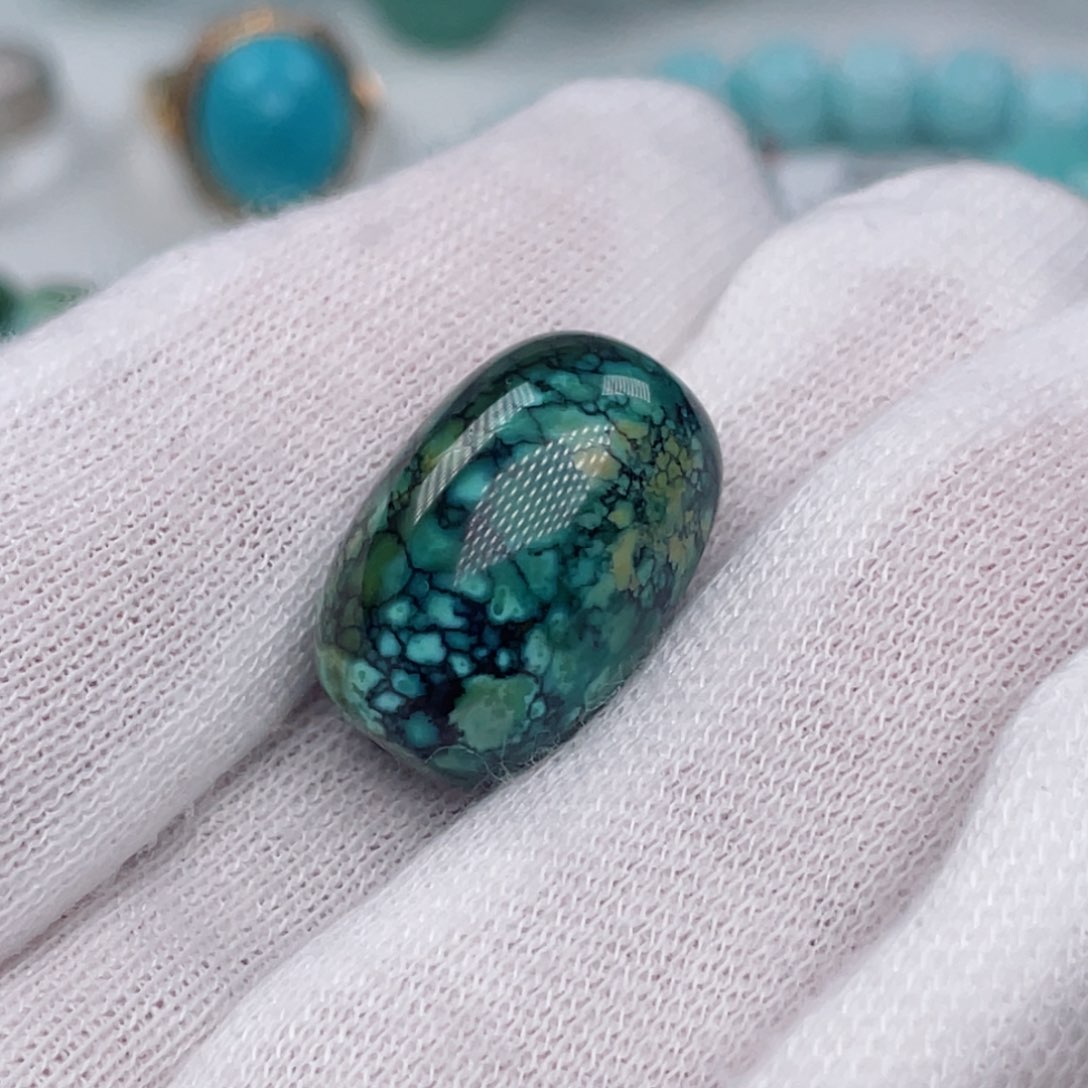 绿松石配饰未镶嵌山**山