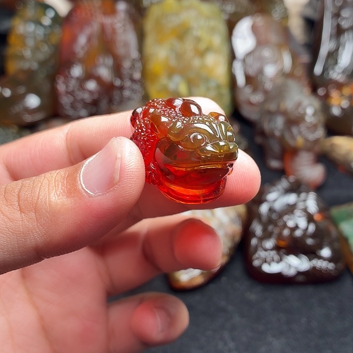 琥珀未镶嵌颈饰165