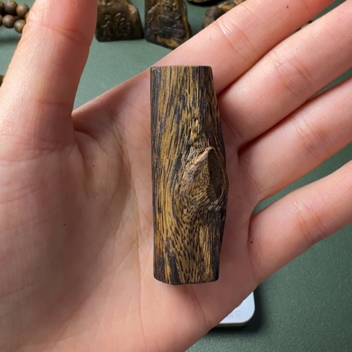 沉香手把件海南乌身圆叶树心油老料7.6克