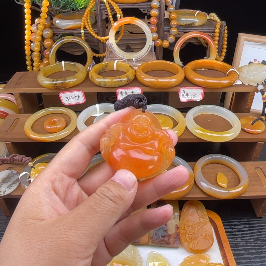 石英质玉（黄龙玉）未镶嵌颈饰