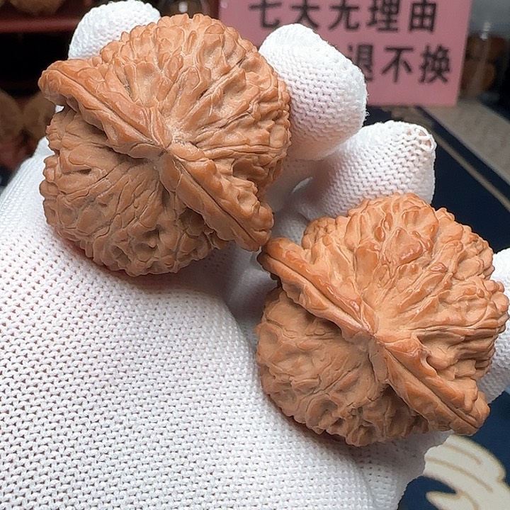 文玩核桃吊坠全品白狮子异形42