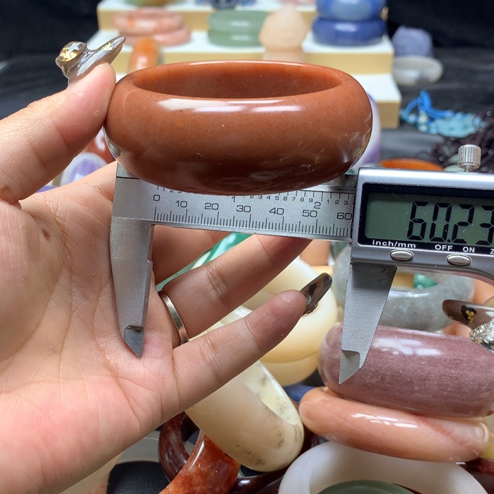 未镶嵌手镯石英质玉