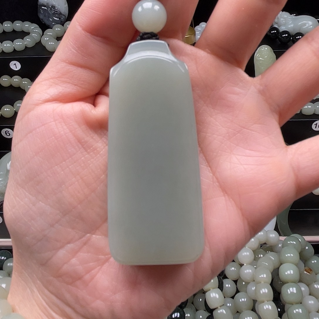 和田玉吊坠(赠链)未镶嵌跳***子