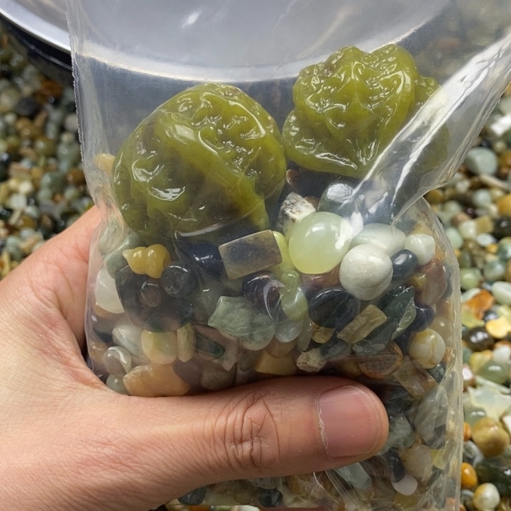 蛇纹石玉鱼缸石未镶嵌