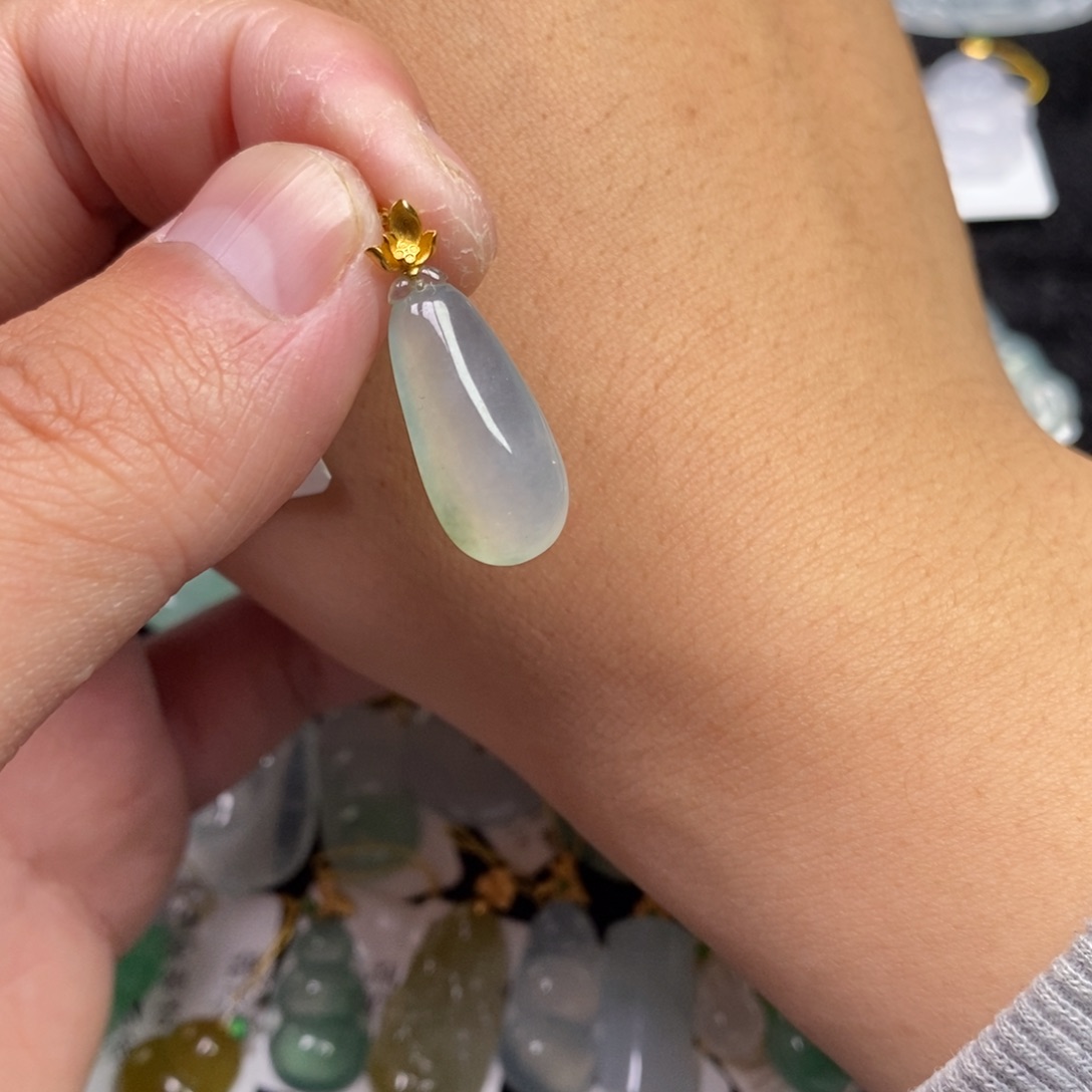 翡翠18K金镶嵌颈饰福瓜