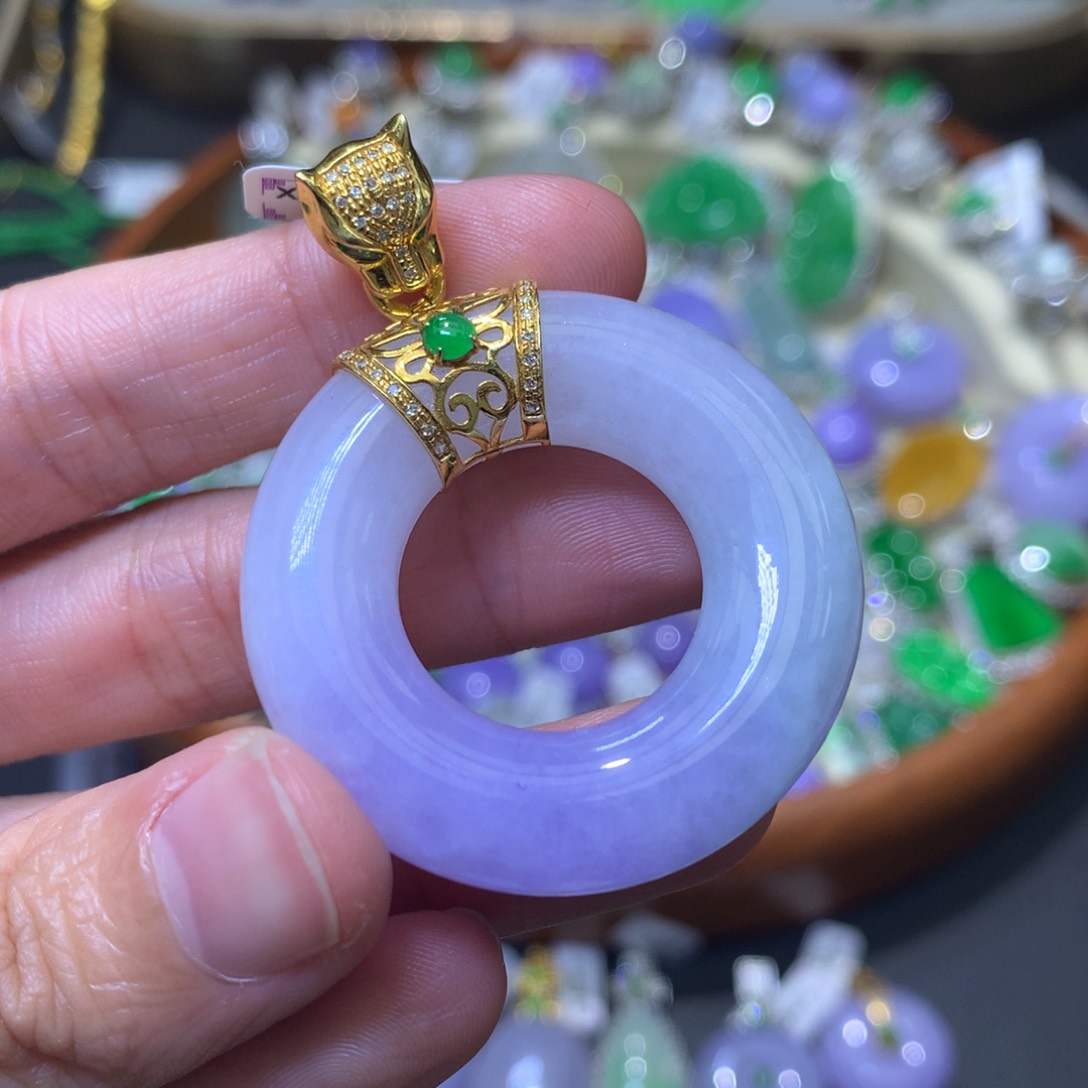 颈饰18K金镶嵌翡翠