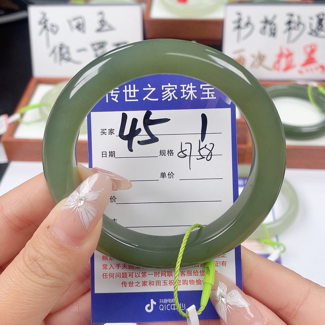 和田玉手镯未镶嵌