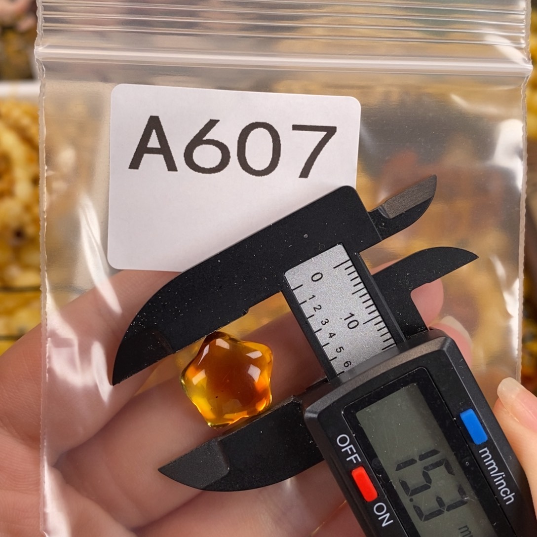 未镶嵌琥珀珠宝奇石