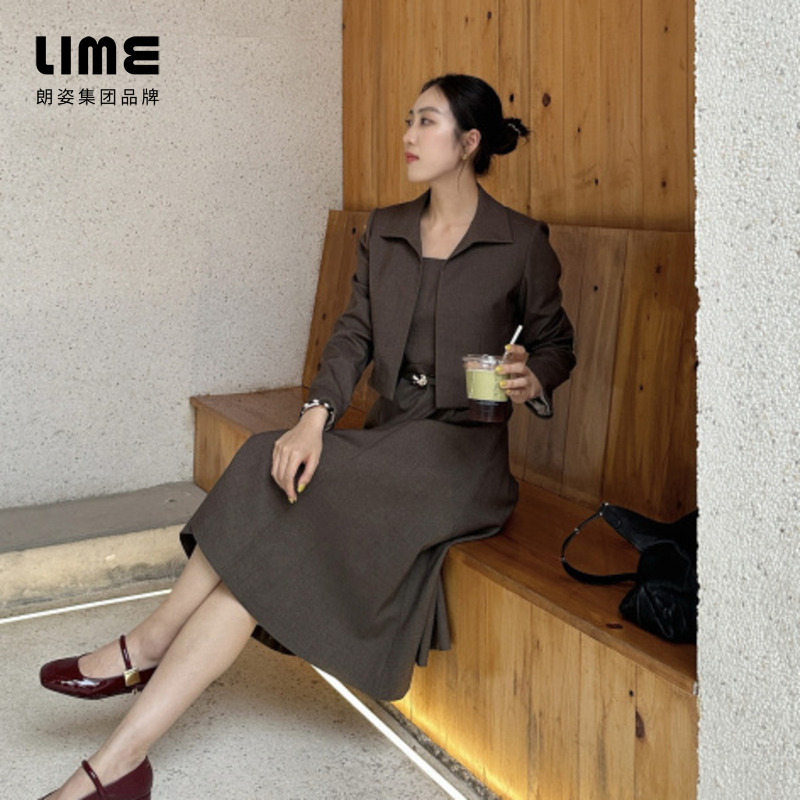 LIME/莱茵【都市节拍】摩登斜纹翻领梭织短套装深棕色LDGC7AWCJ304
