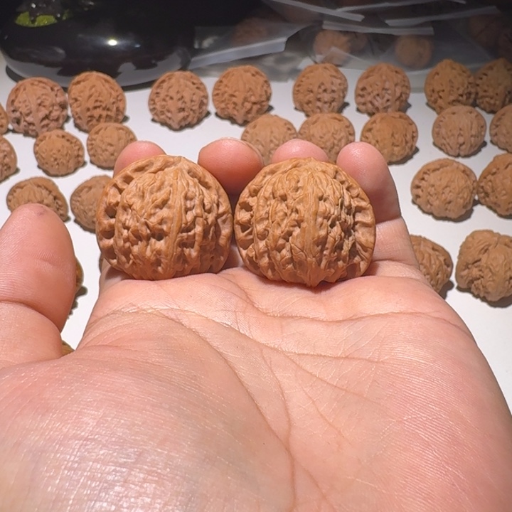 文玩核桃吊坠白狮子球白