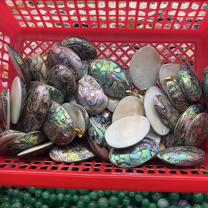 玛瑙/玉髓珠宝半成品未镶嵌一个鲍鱼贝吊坠随机发