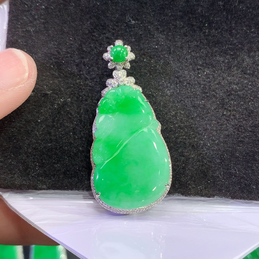 翡翠18K金镶嵌吊坠(赠链)