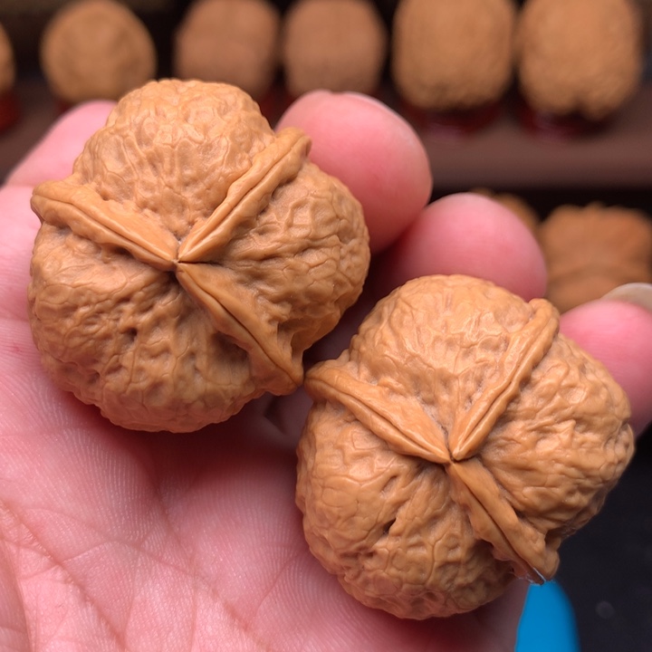 文玩核桃吊坠三棱