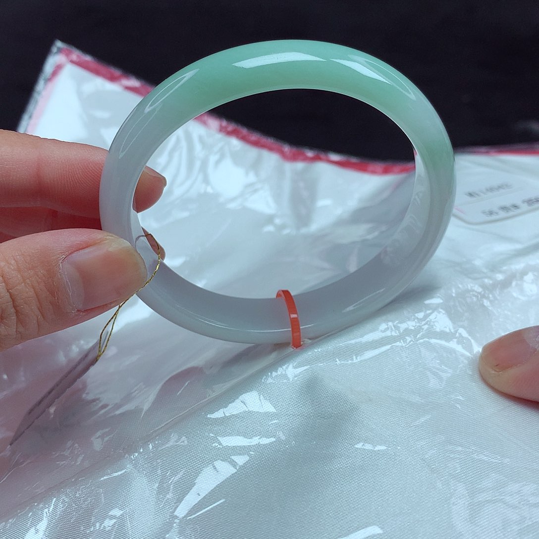 翡翠手镯未镶嵌56圈贵妃042