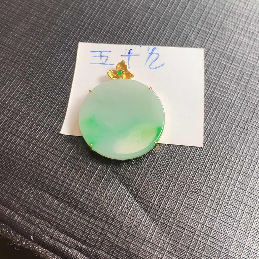 翡翠颈饰18K金镶嵌翡翠