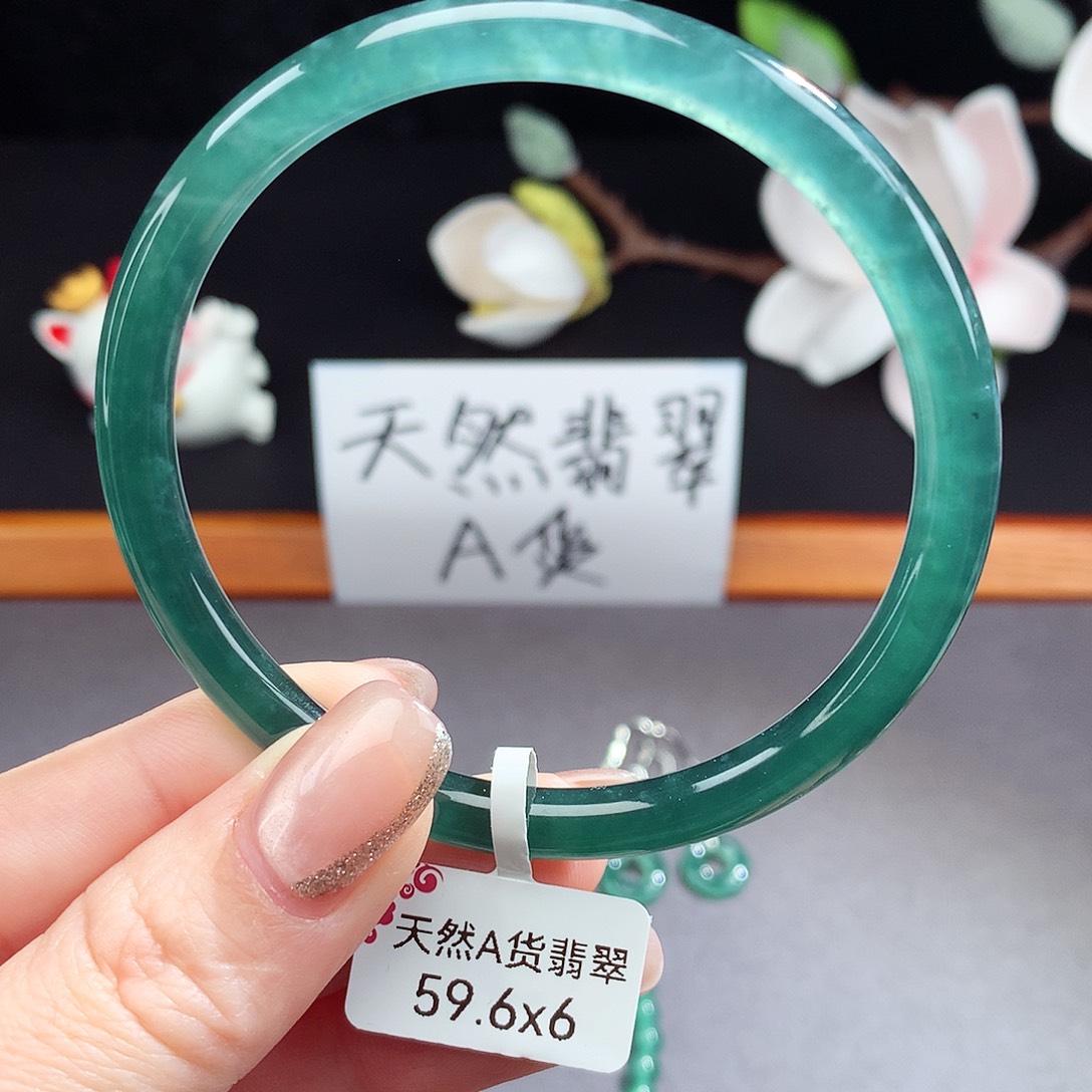 翡翠手镯（圆镯）未镶嵌