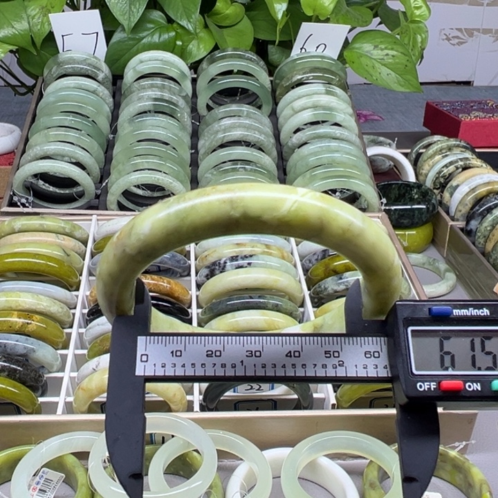 蛇纹石玉未镶嵌手镯17