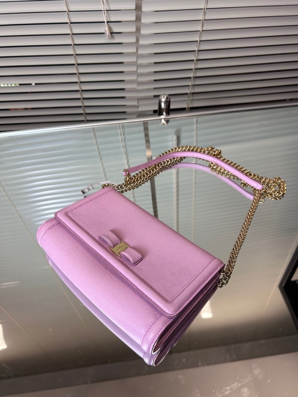 95新 FERRAGAMO/菲拉格慕 皮粉斜挎包