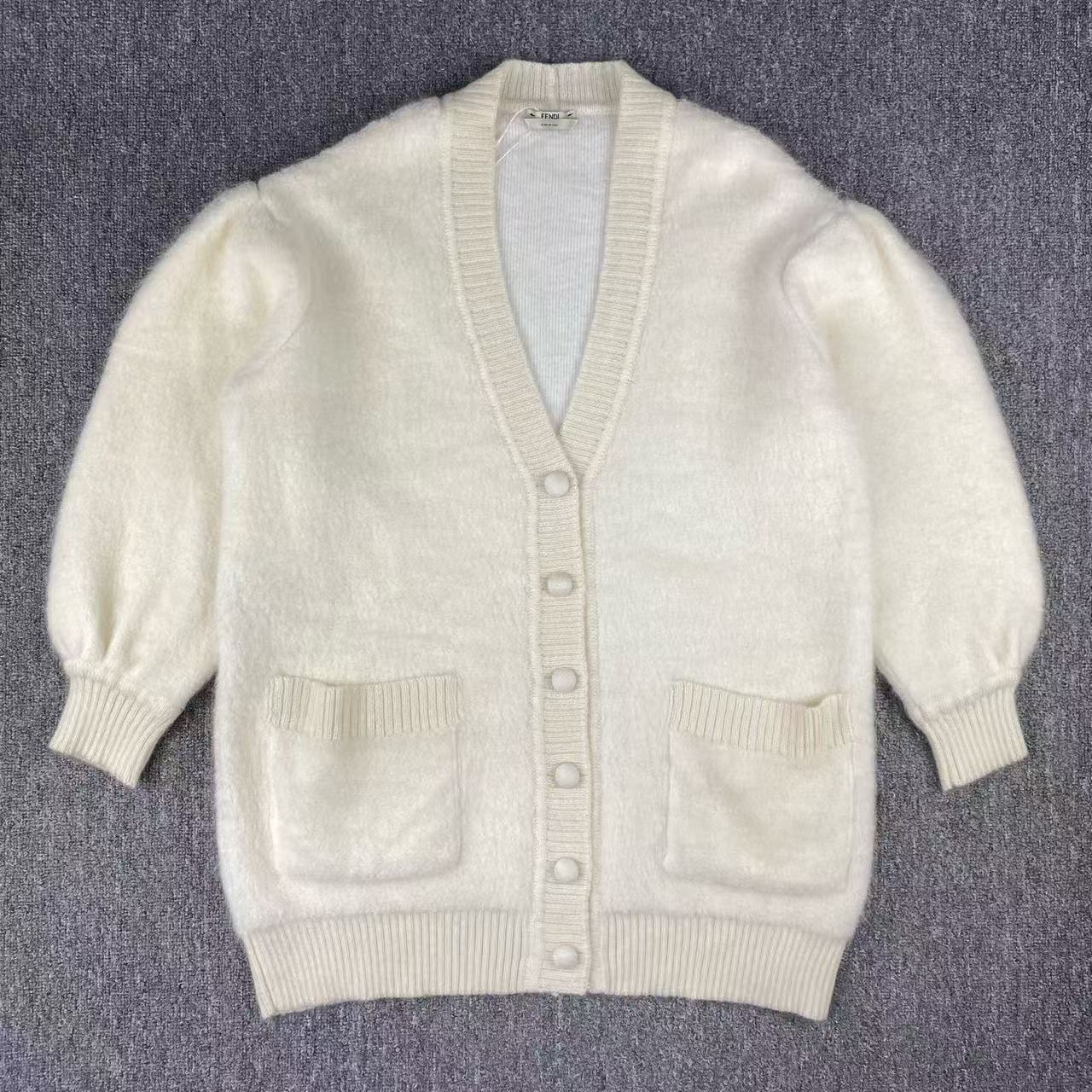 99新 FENDI/芬迪 2511105/36码/纯色单排扣针织开衫