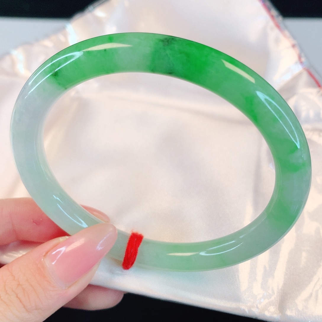 翡翠手镯未镶嵌60.8圈口