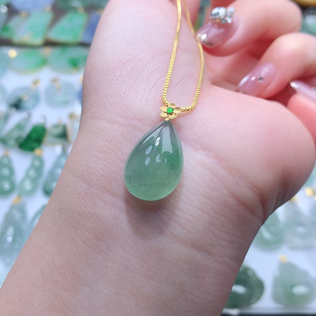 翡翠颈饰未镶嵌翡翠