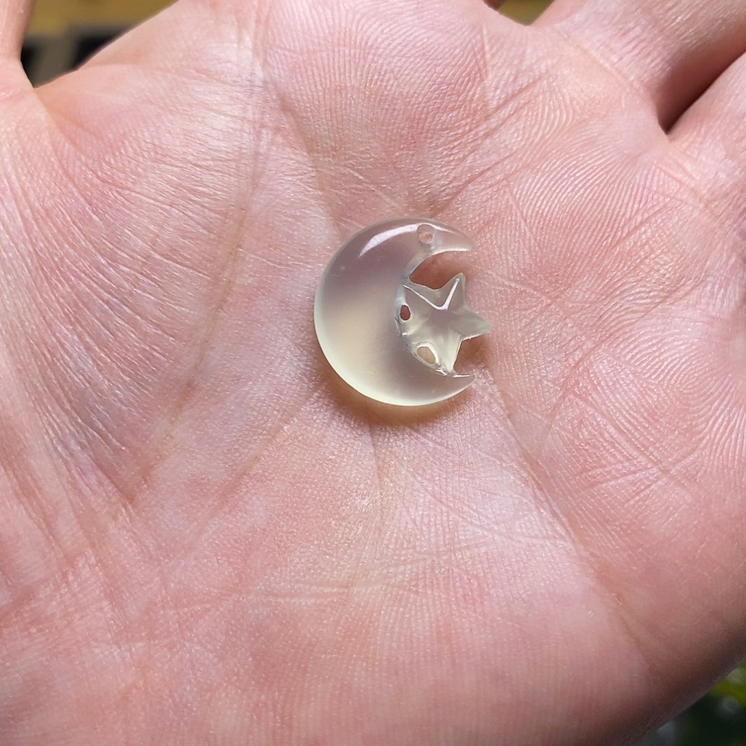 天***堂蛇纹石玉未镶嵌颈饰