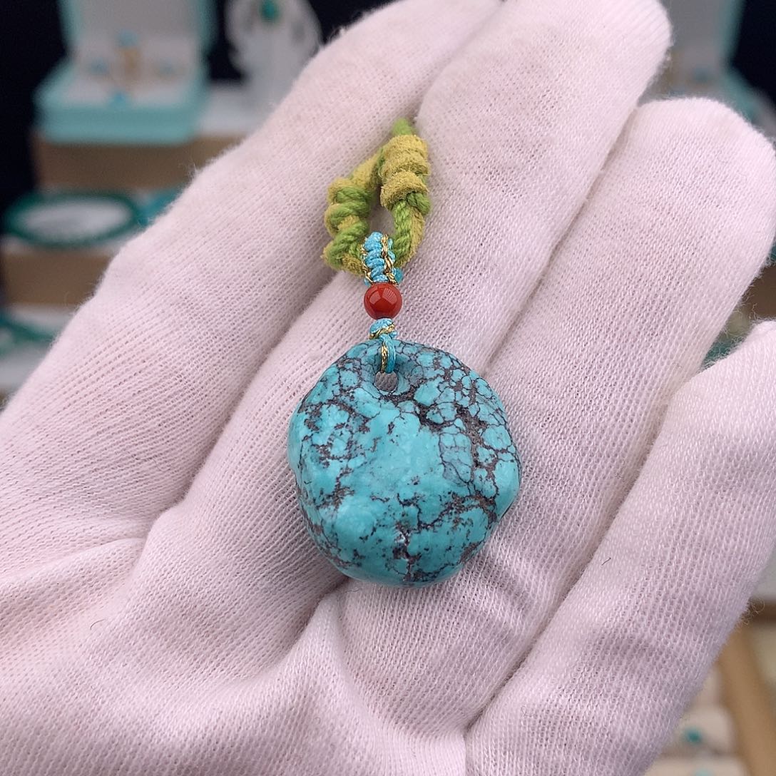 绿松石未镶嵌颈饰