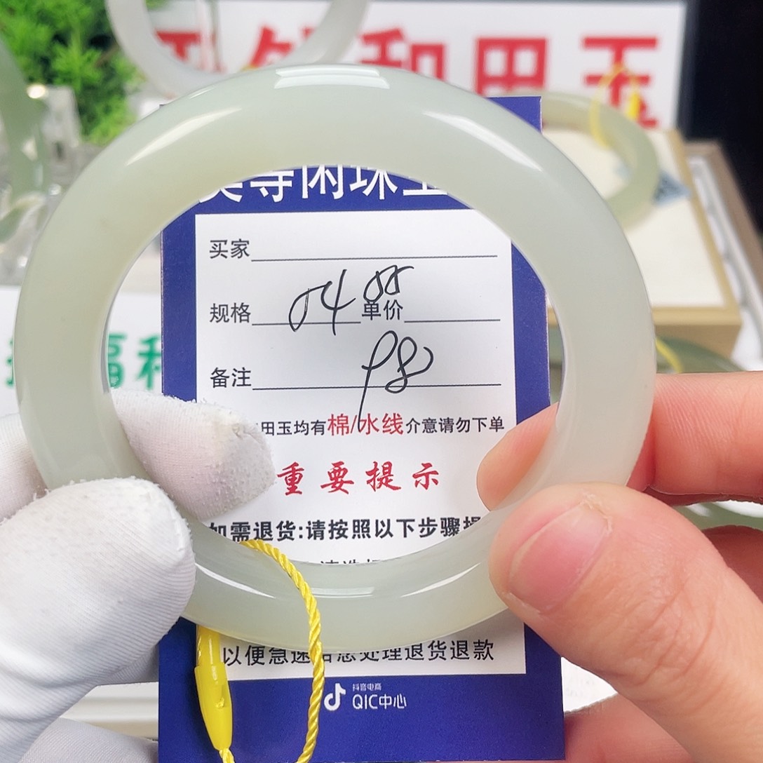 和田玉手镯未镶嵌