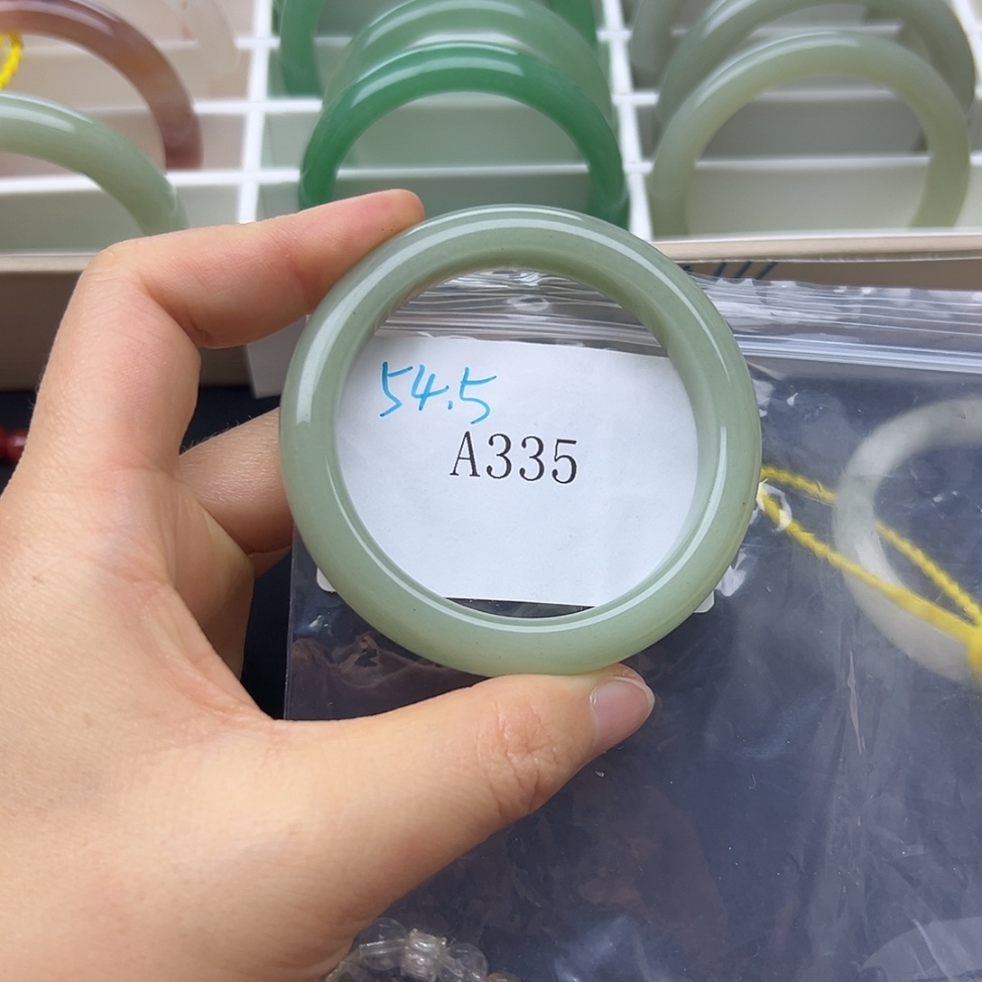 石英质玉未镶嵌手镯