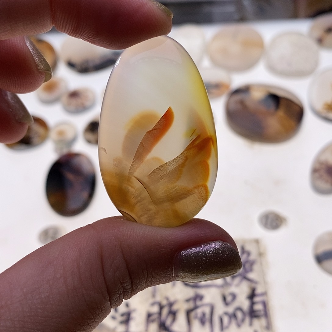 未镶嵌玛瑙/玉髓珠宝奇石?