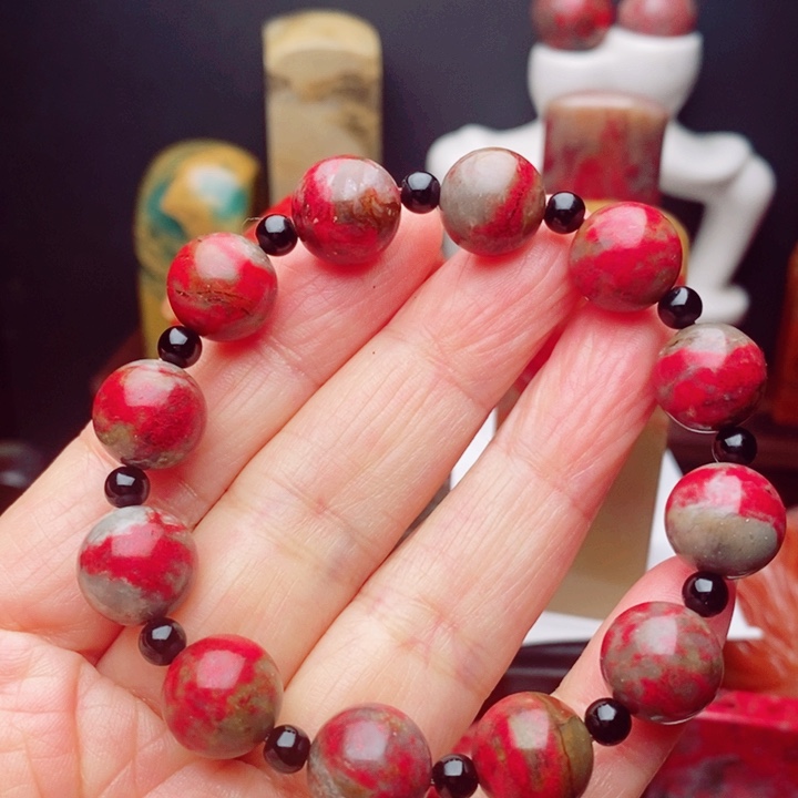 赵***宏昌化石鸡血石手串