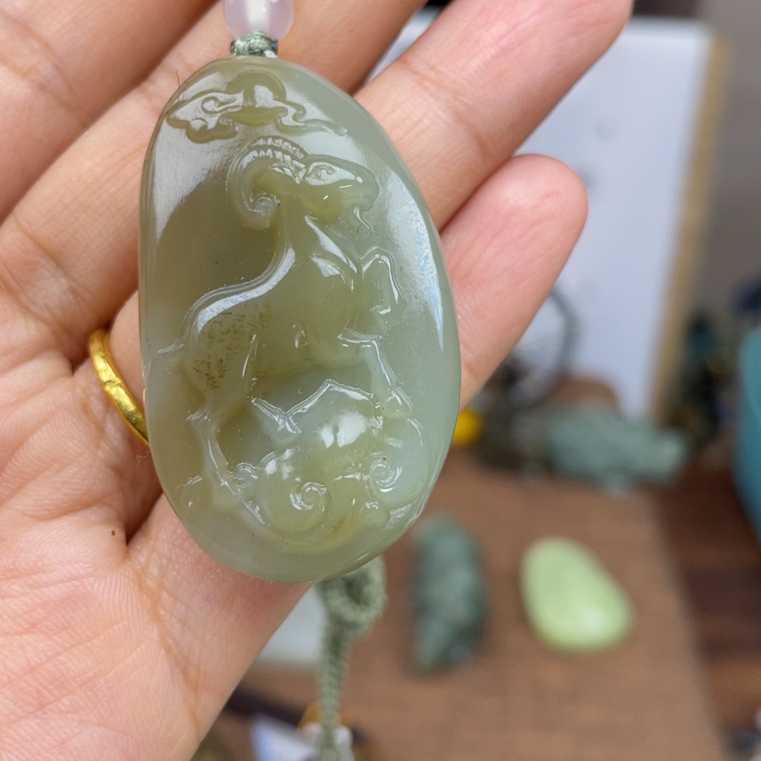 和田玉颈饰未镶嵌