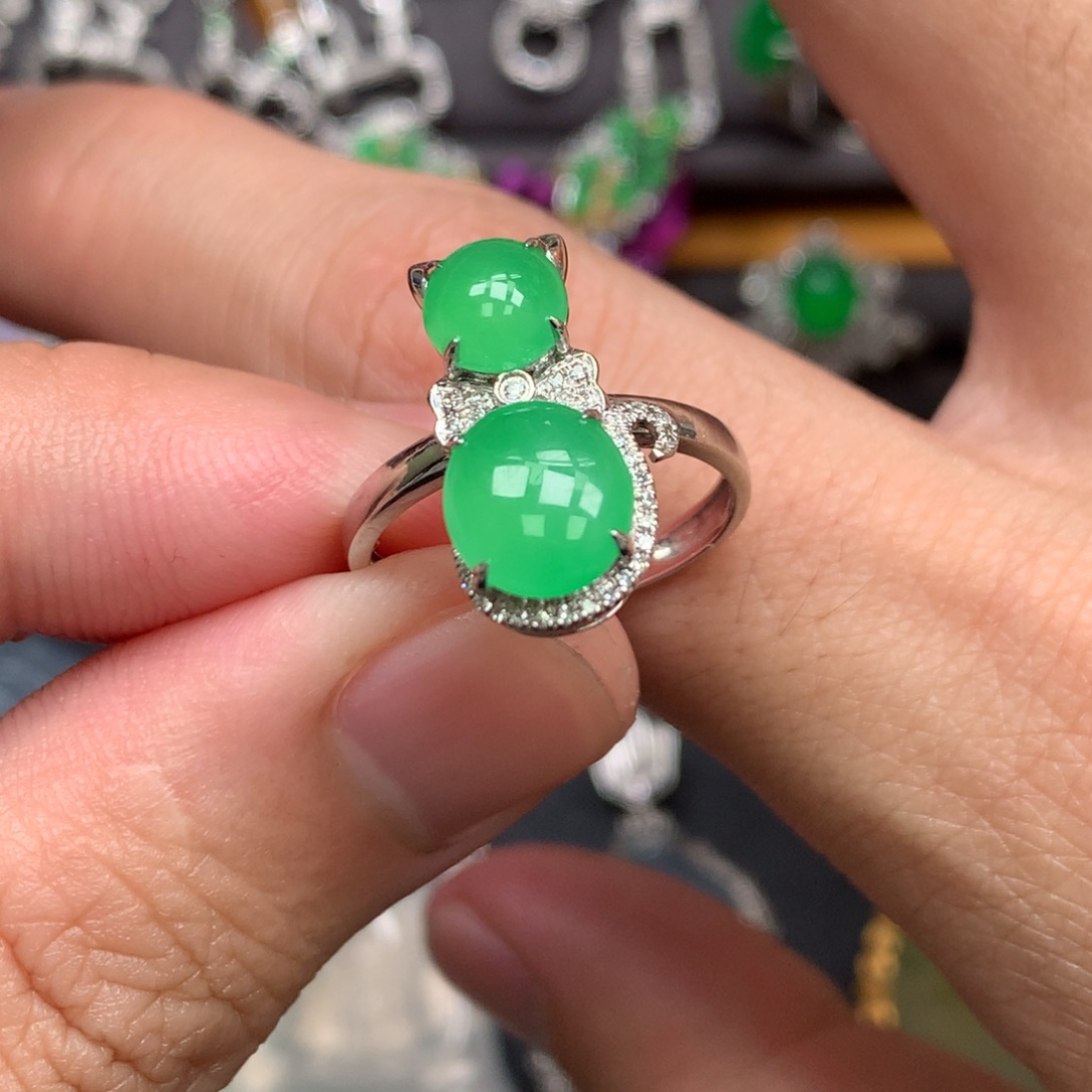 翡翠18K金镶嵌戒指