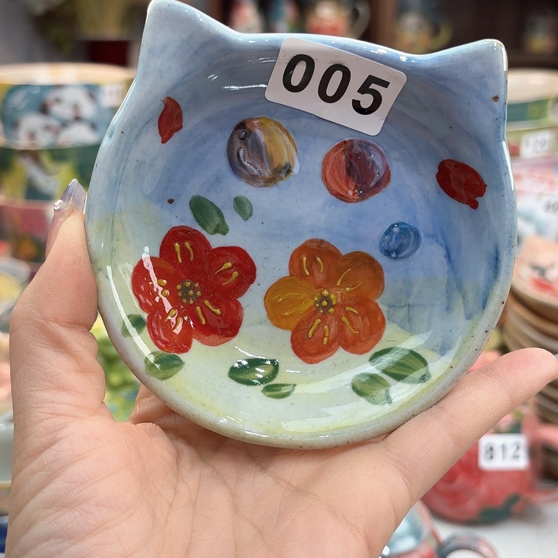 瓷片在干嘛我也要你抱啊哈哈 